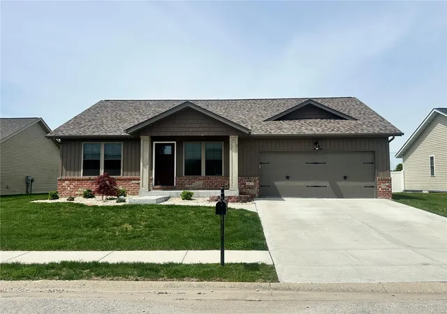 Photo 1 of Single family home for sale at 3637 Justine Dr, Granite City, IL 62040 | MLS# 25025310 | Listing updated on 2025-04-23