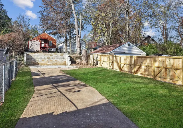 Photo 23 of Single family home for sale at 3321 Dix Ave, Saint Louis, MO 63114 | MLS# 25025336 | Listing updated on 2025-04-22