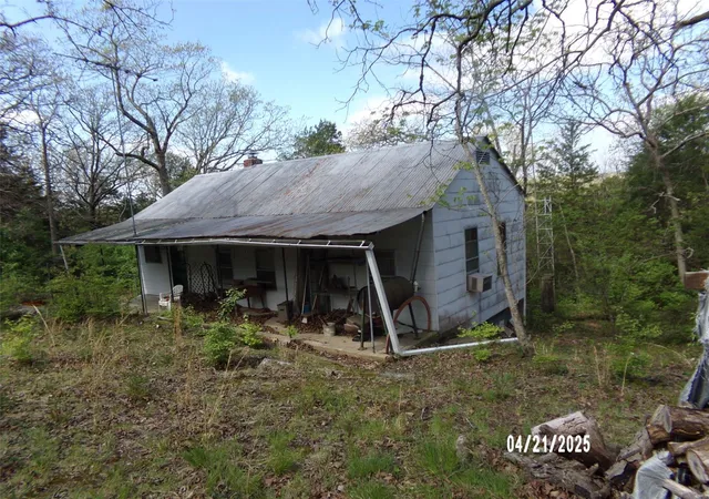 Photo 2 of Single family home for sale at 2163 Welch Dr, Hermann, MO 65041 | MLS# 25025362 | Listing updated on 2025-04-23
