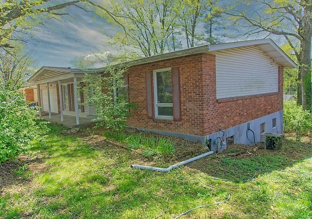 Photo 2 of Single family home for sale at 1267 Craig Rd, Saint Louis, MO 63146 | MLS# 25025405 | Listing updated on 2025-04-23