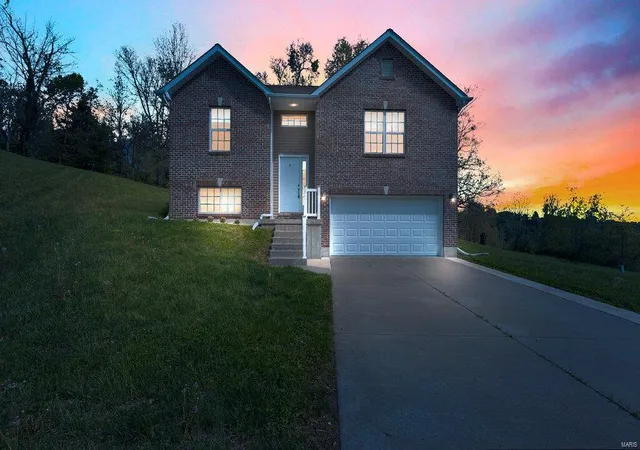 Photo 2 of Single family home for sale at 711 Sawyer Ter, New Haven, MO 63068 | MLS# 25025454 | Listing updated on 2025-04-24