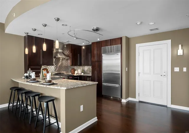 Photo 2 of Condo for sale at 4909 Laclede Ave #805, Saint Louis, MO 63108 | MLS# 25025526 | Listing updated on 2025-04-23