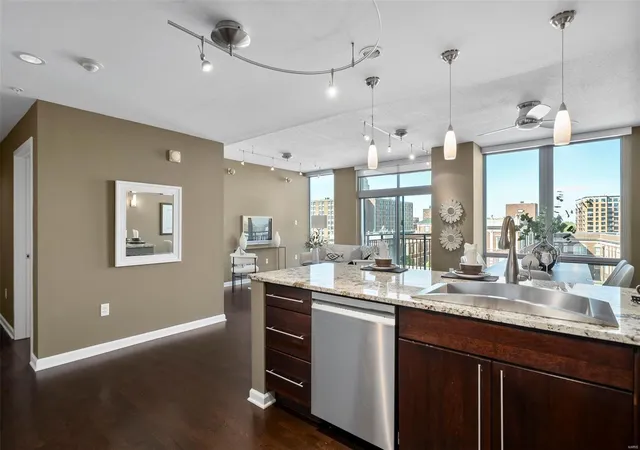 Photo 4 of Condo for sale at 4909 Laclede Ave #805, Saint Louis, MO 63108 | MLS# 25025526 | Listing updated on 2025-04-23