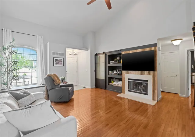 Photo 2 of Condo for sale at 7203 Geneva Manor Ct, Saint Louis, MO 63129 | MLS# 25025583 | Listing updated on 2025-04-25