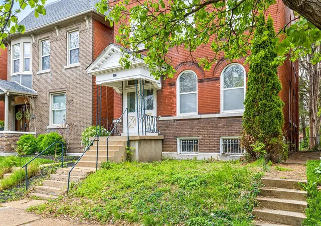 Photo 3 of Multi family home for sale at 3727 Connecticut St, Saint Louis, MO 63116 | MLS# 25025608 | Listing updated on 2025-04-23