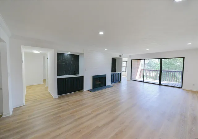 Photo 3 of Condo for sale at 590 Sarah Ln #303, Saint Louis, MO 63141 | MLS# 25025623 | Listing updated on 2025-04-24
