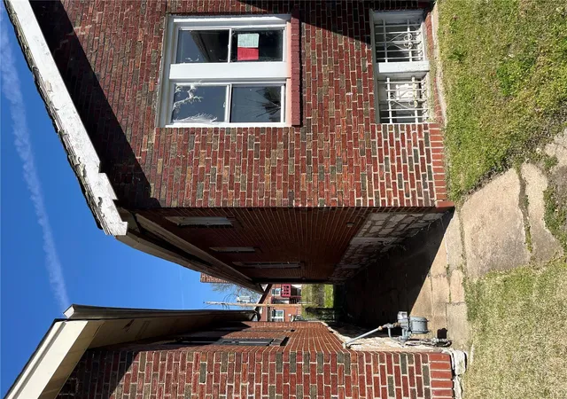 Photo 3 of Single family home for sale at 5431 Arlington Ave, Saint Louis, MO 63120 | MLS# 25025648 | Listing updated on 2025-04-23