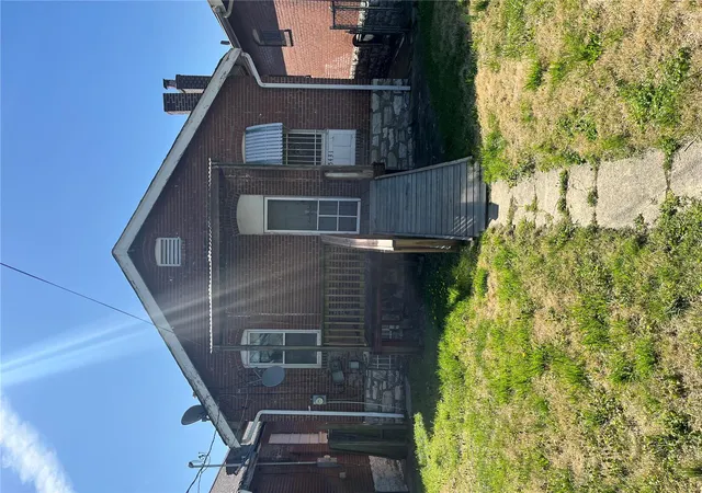 Photo 4 of Single family home for sale at 5431 Arlington Ave, Saint Louis, MO 63120 | MLS# 25025648 | Listing updated on 2025-04-23
