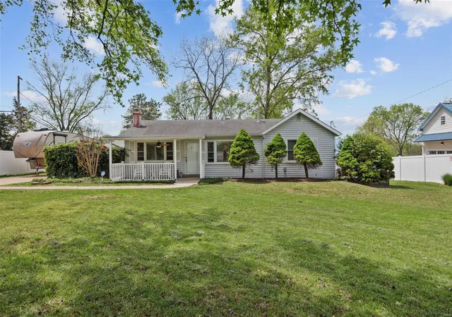Photo 1 of Single family home for sale at 648 Claregood Ln, Saint Louis, MO 63129 | MLS# 25025654 | Listing updated on 2025-04-24