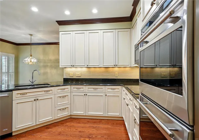 Photo 3 of Condo for sale at 14021 Woods Ml Cvs Dr, Chesterfield, MO 63017 | MLS# 25025658 | Listing updated on 2025-04-29