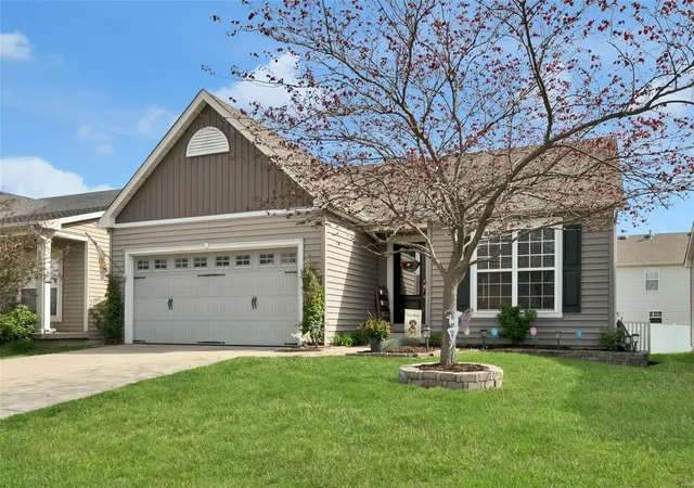 Photo 2 of Single family home for sale at 3172 Calhoun Dr, Saint Charles, MO 63301 | MLS# 25025682 | Listing updated on 2025-04-24