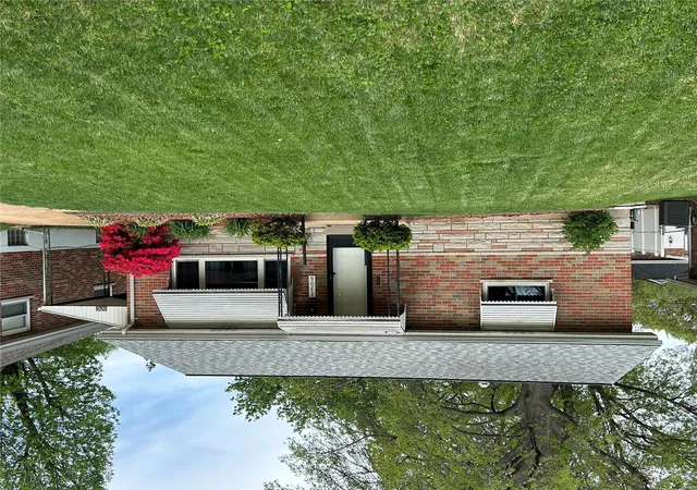 Photo 2 of Single family home for sale at 8306 Maylor Dr, Saint Louis, MO 63123 | MLS# 25025693 | Listing updated on 2025-04-25