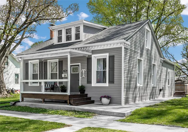 Photo 3 of Single family home for sale at 1112 9th Street, Highland, IL 62249 | MLS# 25026719 | Listing updated on 2025-04-28