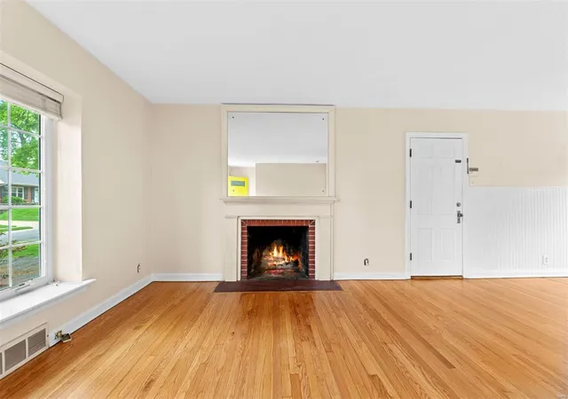 Photo 3 of Single family home for sale at 24 Magnolia Dr, Saint Louis, MO 63124 | MLS# 25026747 | Listing updated on 2025-05-07