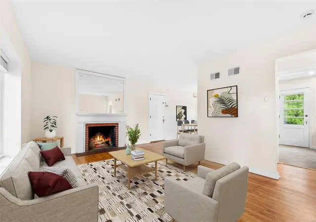 Photo 4 of Single family home for sale at 24 Magnolia Dr, Saint Louis, MO 63124 | MLS# 25026747 | Listing updated on 2025-05-07