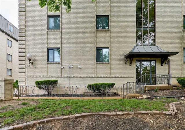Photo 3 of Condo for sale at 4355 Maryland Ave #101, Saint Louis, MO 63108 | MLS# 25026791 | Listing updated on 2025-04-28