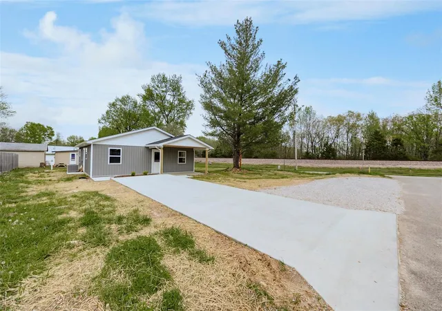 Photo 1 of Single family home for sale at 100 Huff St, St. James, MO 65559 | MLS# 25026803 | Listing updated on 2025-04-24