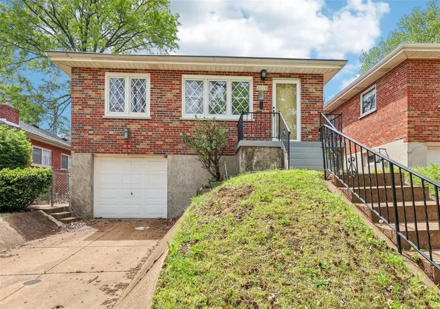 Photo 1 of Single family home for sale at 4116 Parker Ave, Saint Louis, MO 63116 | MLS# 25026872 | Listing updated on 2025-04-25
