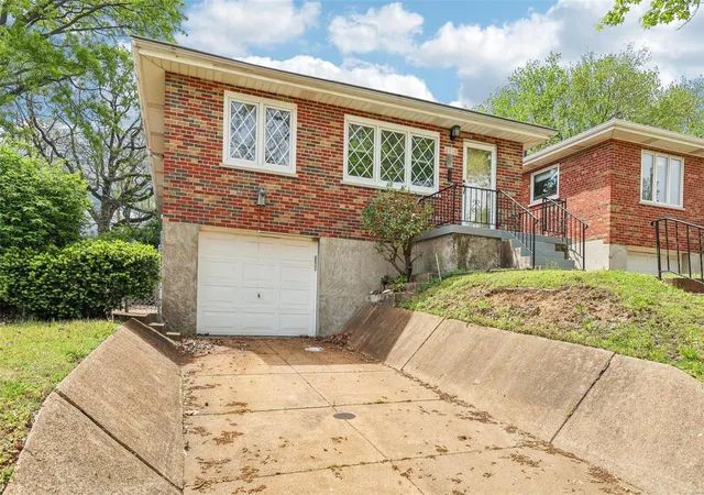 Photo 2 of Single family home for sale at 4116 Parker Ave, Saint Louis, MO 63116 | MLS# 25026872 | Listing updated on 2025-04-25