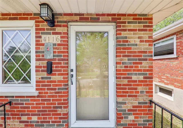 Photo 3 of Single family home for sale at 4116 Parker Ave, Saint Louis, MO 63116 | MLS# 25026872 | Listing updated on 2025-04-25