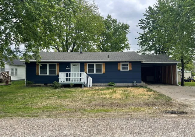 Photo 1 of Single family home for sale at 204 S Todd St, Madison, MO 65263 | MLS# 25026888 | Listing updated on 2025-04-26