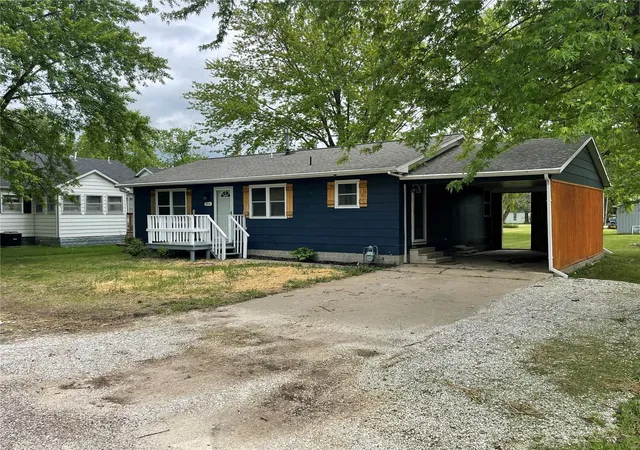 Photo 2 of Single family home for sale at 204 S Todd St, Madison, MO 65263 | MLS# 25026888 | Listing updated on 2025-04-26