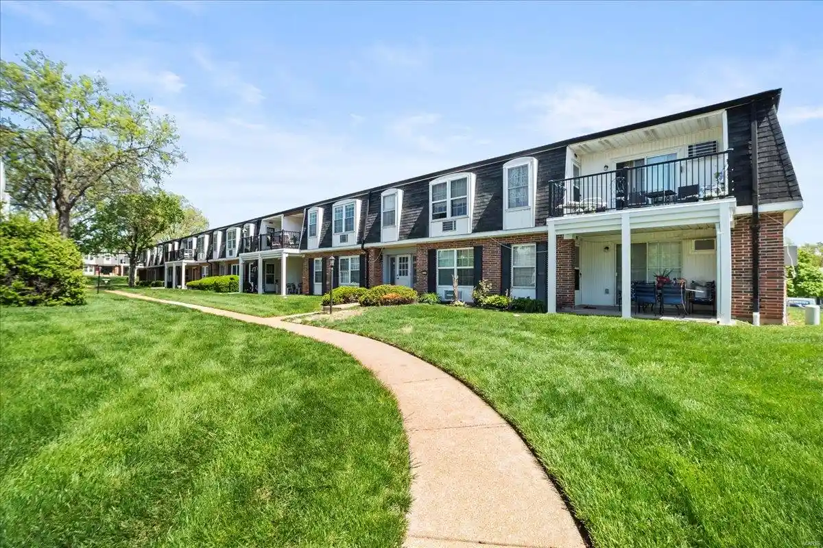 Listing Photo 14 - Condo for sale in 1715 Mayenne Ct located at 1715 Mayenne Ct, St. Louis, MO 63125 - Unit 1715 Mayenne Ct