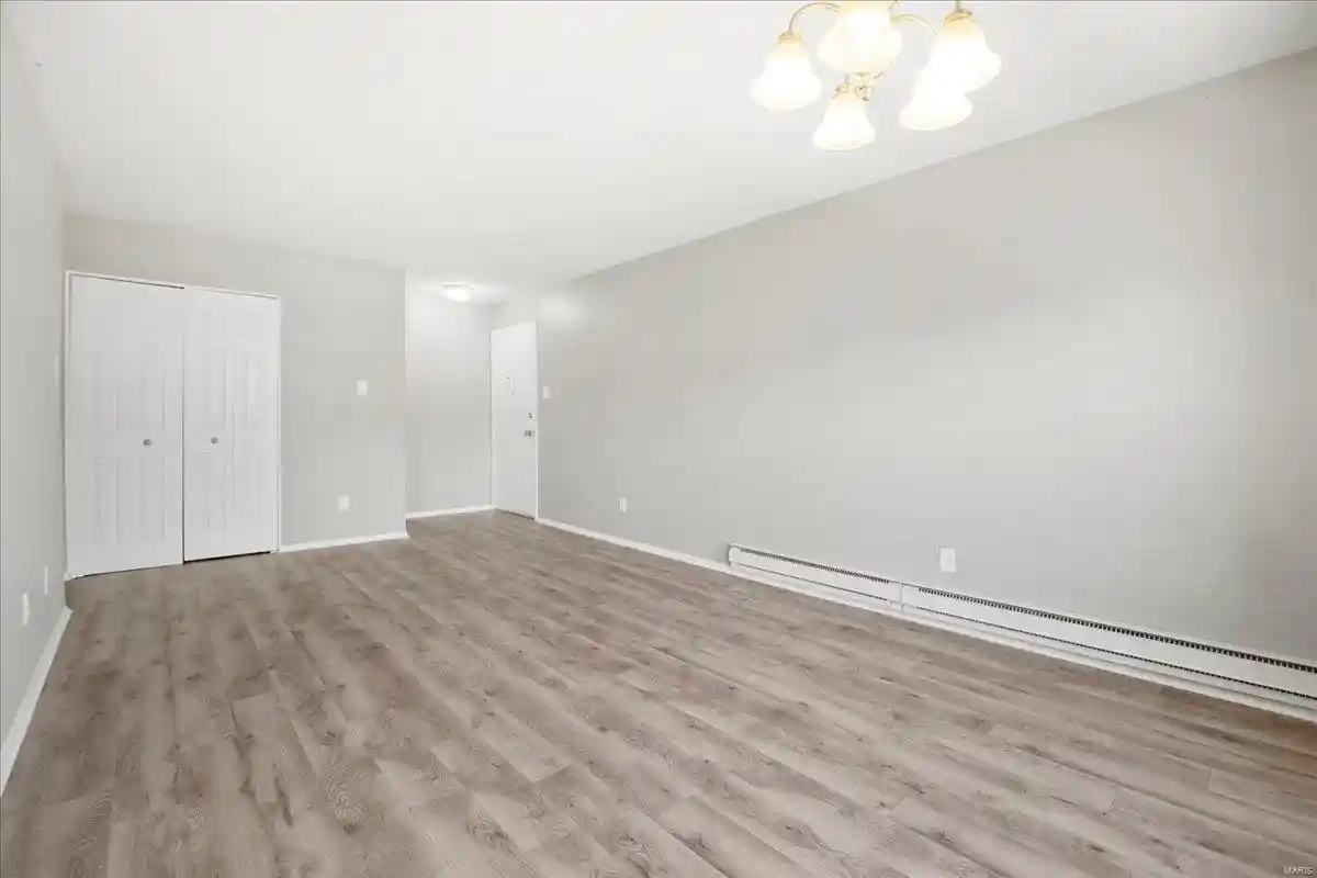 Listing Photo 2 - Condo for sale in 1715 Mayenne Ct located at 1715 Mayenne Ct, St. Louis, MO 63125 - Unit 1715 Mayenne Ct