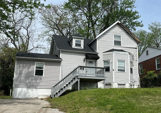 Photo 1 of Single family home for sale at 2321 Shirley Ave, Saint Louis, MO 63136 | MLS# 25026963 | Listing updated on 2025-04-25