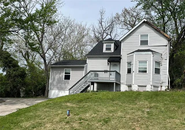 Photo 2 of Single family home for sale at 2321 Shirley Ave, Saint Louis, MO 63136 | MLS# 25026963 | Listing updated on 2025-04-25