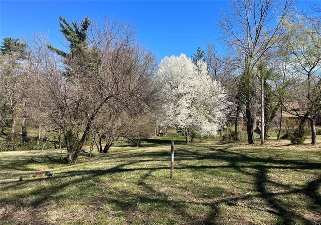 Photo 2 of Single family home for sale at 8513 Roanoke Dr, Saint Louis, MO 63121 | MLS# 25026965 | Listing updated on 2025-04-25