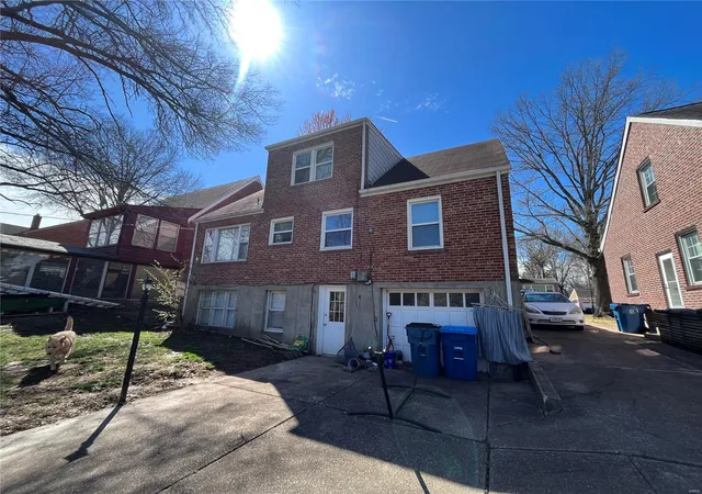 Photo 3 of Single family home for sale at 8513 Roanoke Dr, Saint Louis, MO 63121 | MLS# 25026965 | Listing updated on 2025-04-25