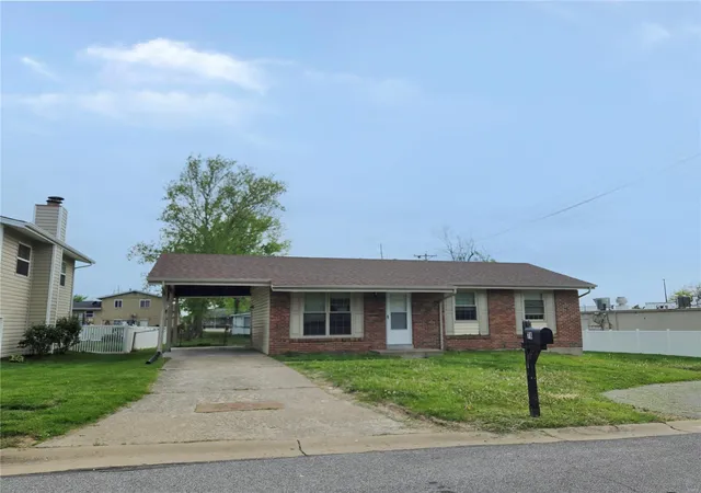 Photo 1 of Single family home for sale at 78 Country Hill Rd, Saint Peters, MO 63376 | MLS# 25026976 | Listing updated on 2025-04-26
