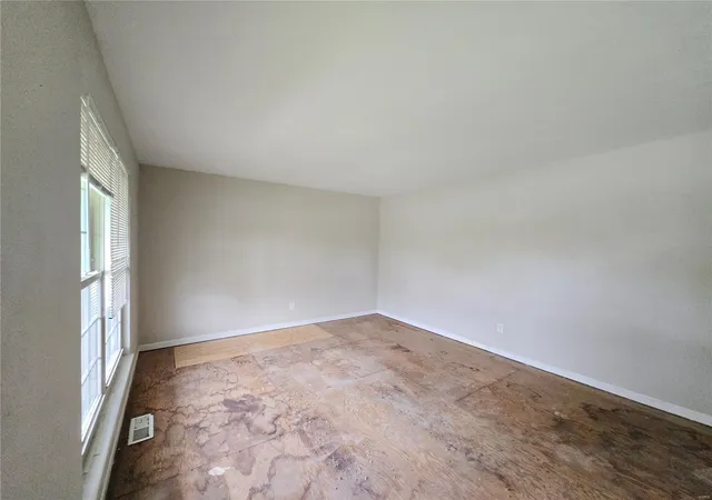 Photo 3 of Single family home for sale at 78 Country Hl Rd, Saint Peters, MO 63376 | MLS# 25026976 | Listing updated on 2025-04-26