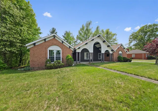 Photo 3 of Single family home for sale at 1724 Edmar Ln, Saint Louis, MO 63138 | MLS# 25027001 | Listing updated on 2025-04-26