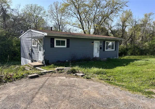 Photo 1 of Single family home for sale at 3917 Lada Ave, Saint Louis, MO 63121 | MLS# 25027021 | Listing updated on 2025-04-25