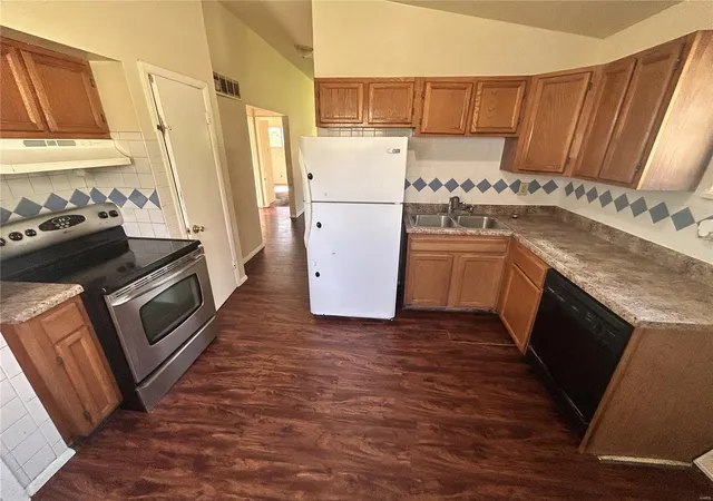 Photo 2 of Single family home for sale at 3917 Lada Ave, Saint Louis, MO 63121 | MLS# 25027021 | Listing updated on 2025-04-25