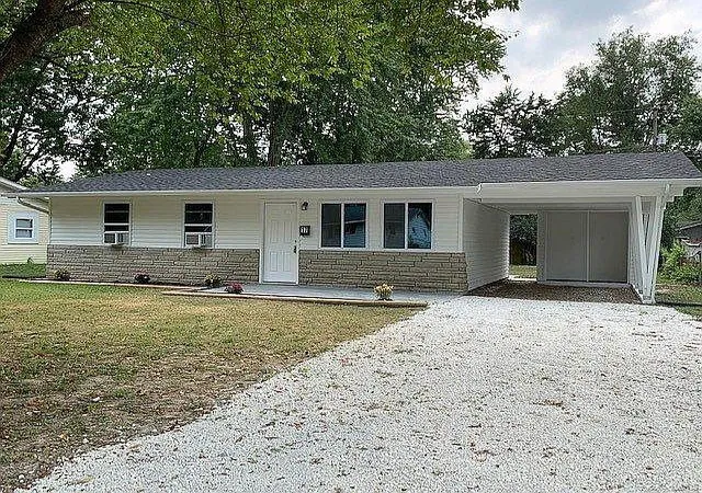 Photo 1 of Single family home for sale at 17 Drexel Dr, East Saint Louis, IL 62206 | MLS# 25027046 | Listing updated on 2025-04-25