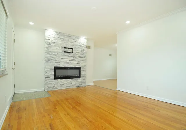 Photo 3 of Single family home for sale at 2959 Annunciation Dr, Saint Louis, MO 63125 | MLS# 25027058 | Listing updated on 2025-04-25