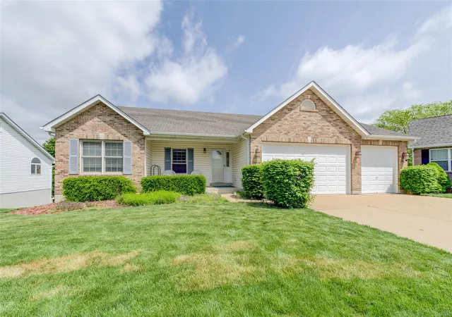 Photo 1 of Single family home for sale at 4123 Golden Wheat Dr, Saint Charles, MO 63304 | MLS# 25027070 | Listing updated on 2025-04-28