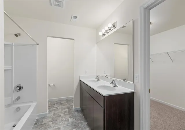 Photo 4 of Single family home for sale at 12 Fairmount Grv Dr, Saint Peters, MO 63376 | MLS# 25027078 | Listing updated on 2025-04-25