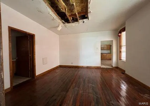 Photo 2 of Single family home for sale at 4803 Hammett Pl, Saint Louis, MO 63113 | MLS# 25027093 | Listing updated on 2025-04-26