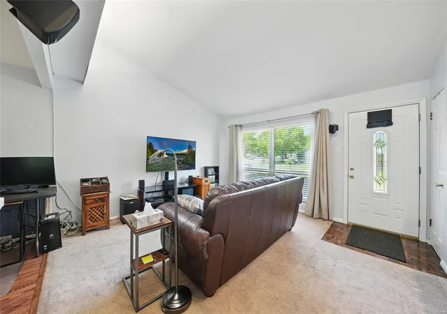 Photo 2 of Single family home for sale at 2464 Chaucer Ave, Saint Louis, MO 63114 | MLS# 25027119 | Listing updated on 2025-05-08
