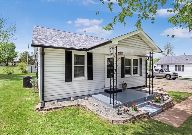 Photo 28 of Single family home for sale at 906 Marlowe St, Fredericktown, MO 63645 | MLS# 25027123 | Listing updated on 2025-05-01