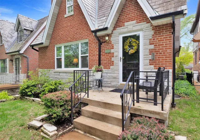 Photo 3 of Single family home for sale at 6444 Murdoch Ave, Saint Louis, MO 63109 | MLS# 25027224 | Listing updated on 2025-05-01