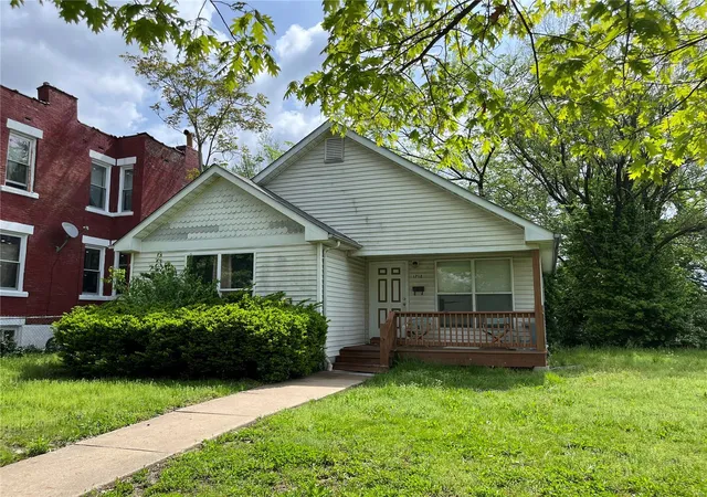 Photo 1 of Single family home for sale at 1712 Belle Glade Ave, Saint Louis, MO 63113 | MLS# 25027238 | Listing updated on 2025-05-06