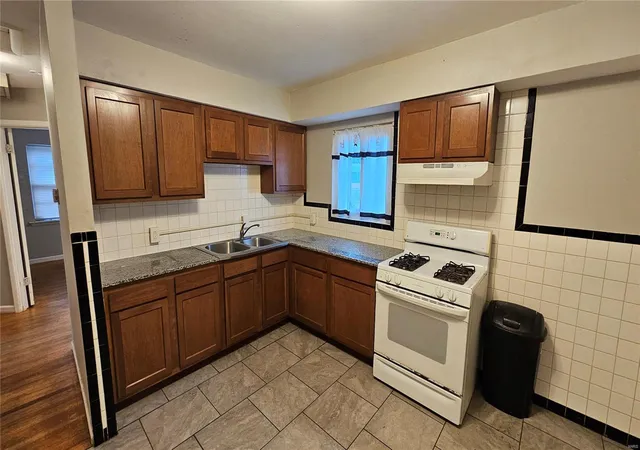 Photo 3 of Single family home for sale at 5932 Brand Ave, Saint Louis, MO 63135 | MLS# 25027262 | Listing updated on 2025-04-29