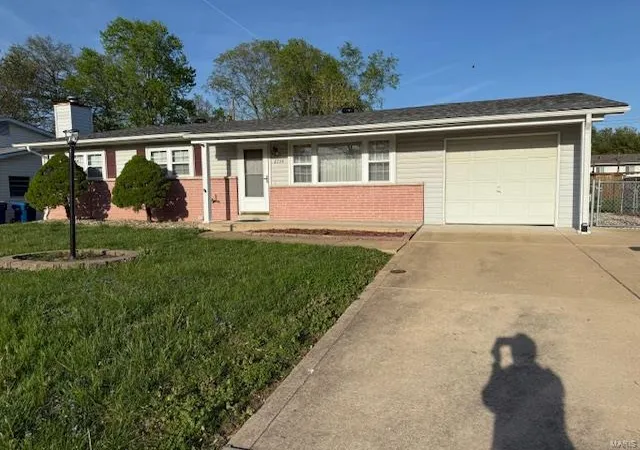 Photo 1 of Single family home for sale at 2734 Arrow Hts Dr, Maryland Heights, MO 63043 | MLS# 25027264 | Listing updated on 2025-04-26