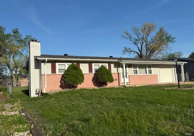 Photo 1 of Single family home for sale at 2734 Arrow Hts Dr, Maryland Heights, MO 63043 | MLS# 25027264 | Listing updated on 2025-04-26