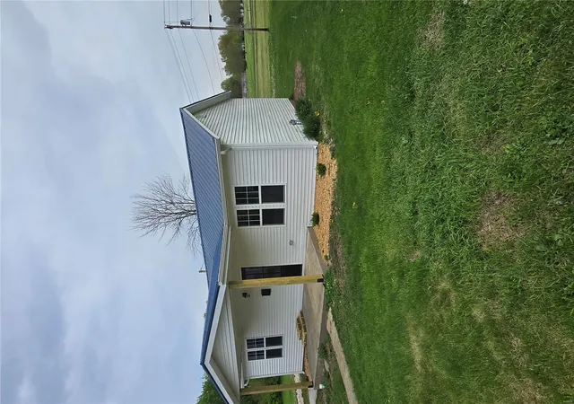 Photo 2 of Single family home for sale at 502 E State St, Vandalia, MO 63382 | MLS# 25027274 | Listing updated on 2025-04-26